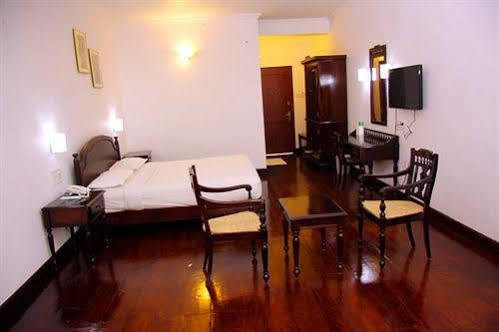 Oak Field Resort Munnar Bagian luar foto